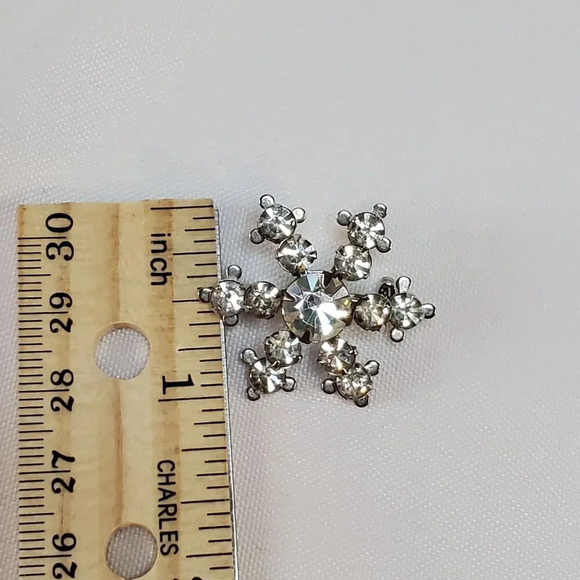 Vintage 50's Rhinestone Brooch Pin Riveted Starburst Star Snowflake retro - Picture 11 of 11